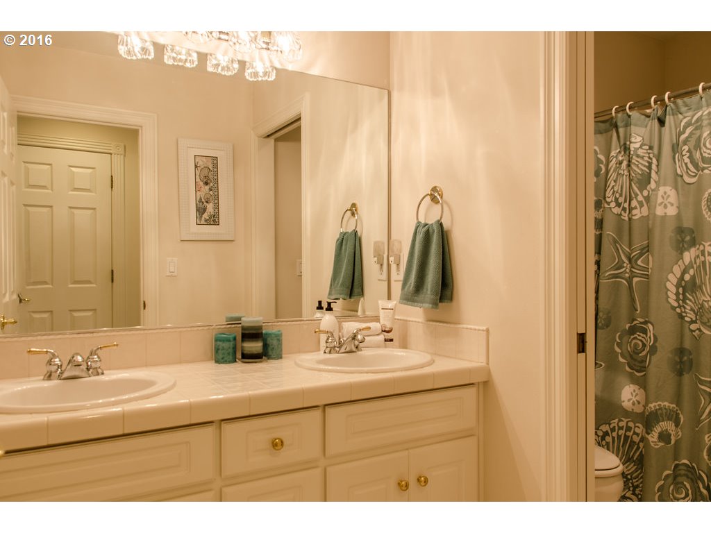 8669 Southwest Ravine Drive Beaverton, OR 97007 - Photo 15 of 29 Gallery Image 15