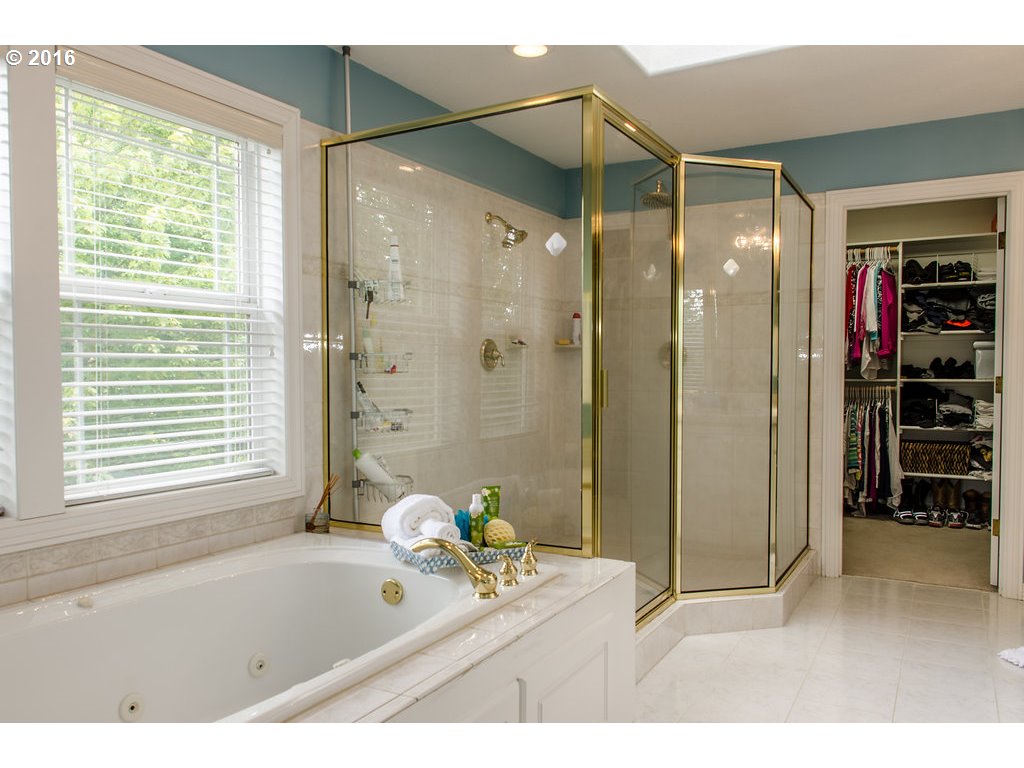 8669 Southwest Ravine Drive Beaverton, OR 97007 - Photo 19 of 29 Gallery Image 19