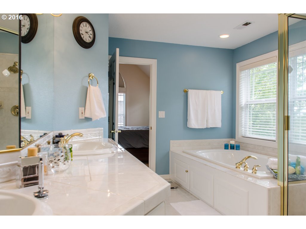 8669 Southwest Ravine Drive Beaverton, OR 97007 - Photo 20 of 29 Gallery Image 20