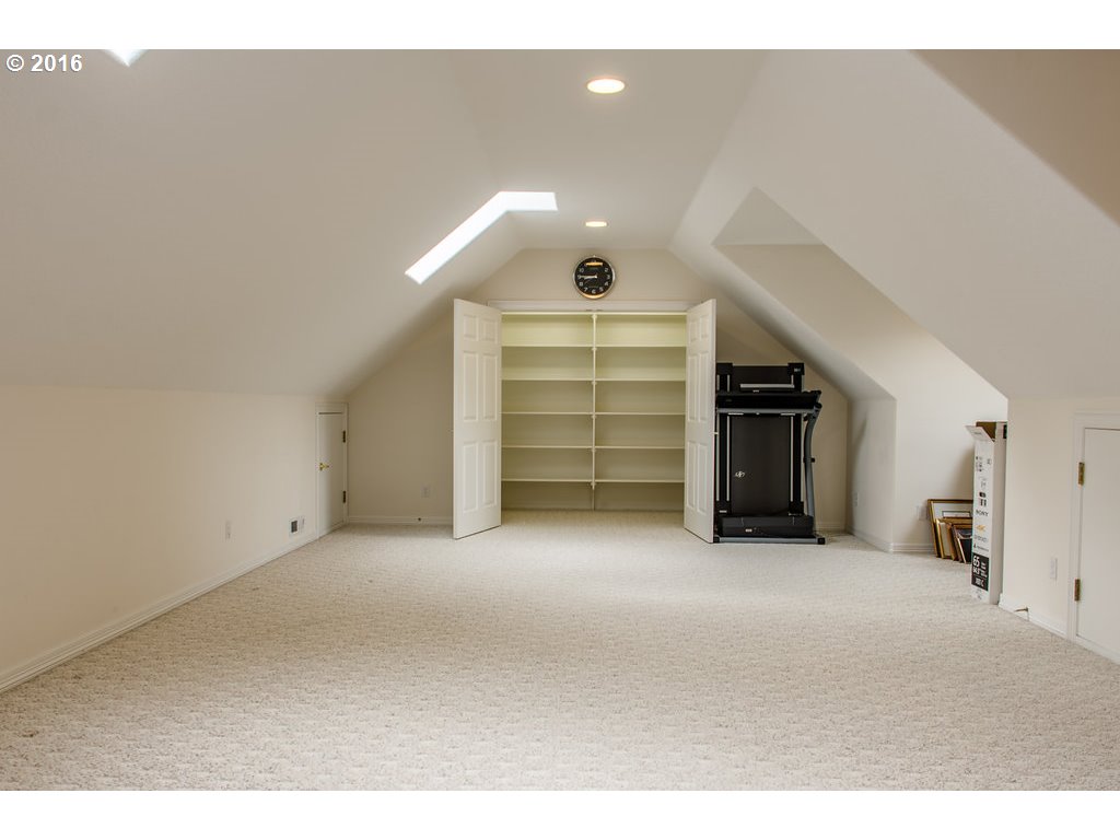 8669 Southwest Ravine Drive Beaverton, OR 97007 - Photo 22 of 29 Gallery Image 22