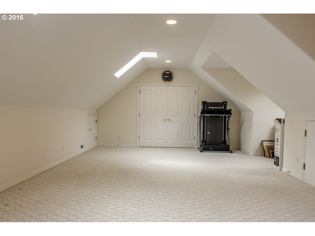 8669 Southwest Ravine Drive Beaverton, OR 97007 - Photo 23 of 29 Gallery Image 23
