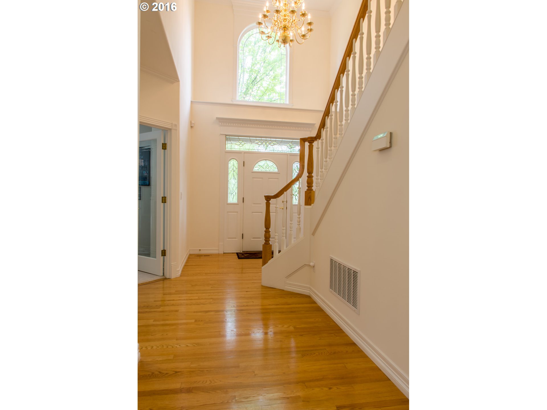8669 Southwest Ravine Drive Beaverton, OR 97007 - Photo 3 of 29 Gallery Image 3