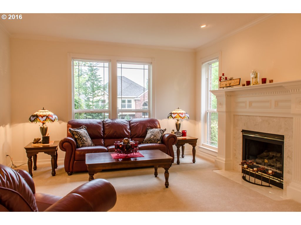 8669 Southwest Ravine Drive Beaverton, OR 97007 - Photo 5 of 29 Gallery Image 5