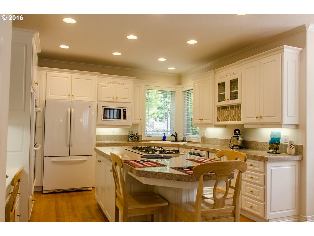 8669 Southwest Ravine Drive Beaverton, OR 97007 - Photo 10 of 29 Gallery Image 10