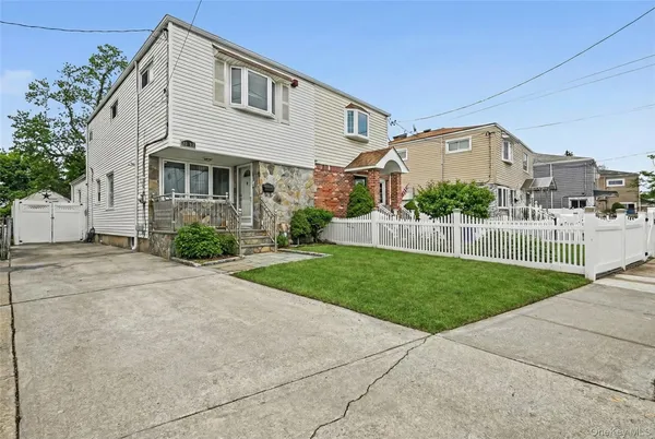 $850,000 | 64-04 136th Street | Queensboro Hill