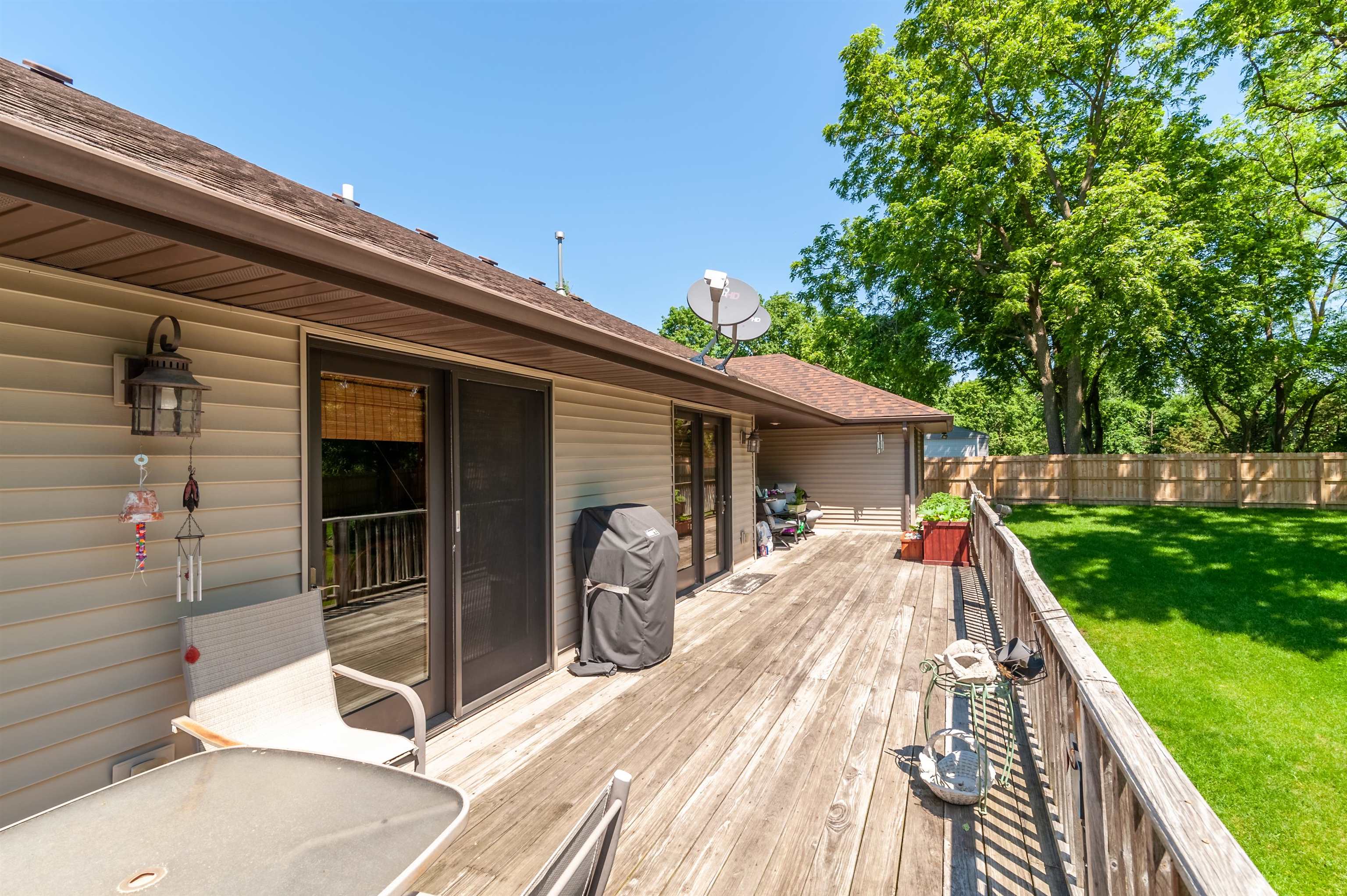 709 North Alpine Road Rockford, IL 61107 - Photo 42 of 47 a view of house with backyard and tub