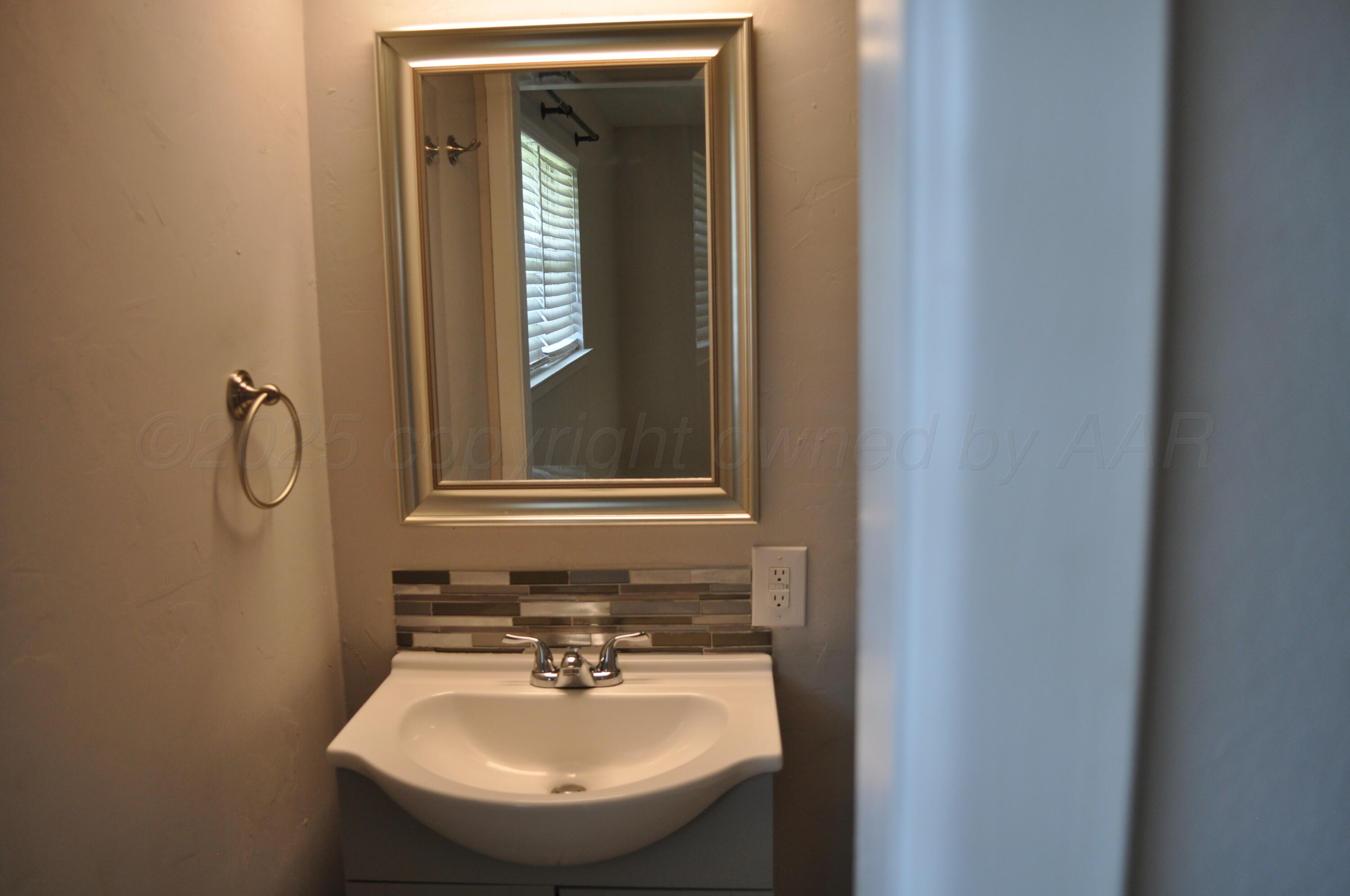 3411 Royal Road Amarillo, TX 79109 - Photo 21 of 26 Master bath