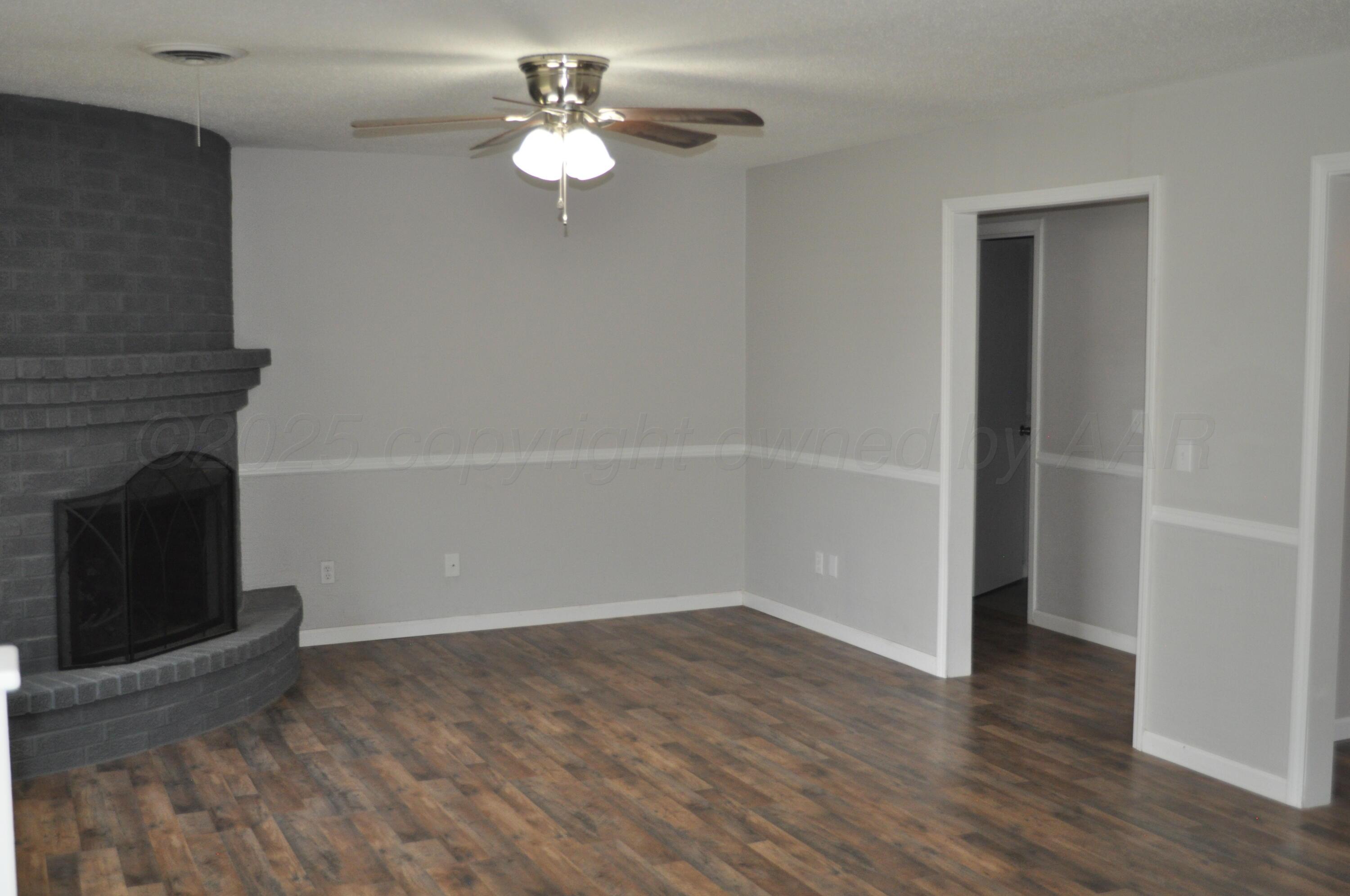 3411 Royal Road Amarillo, TX 79109 - Photo 4 of 26 Living room
