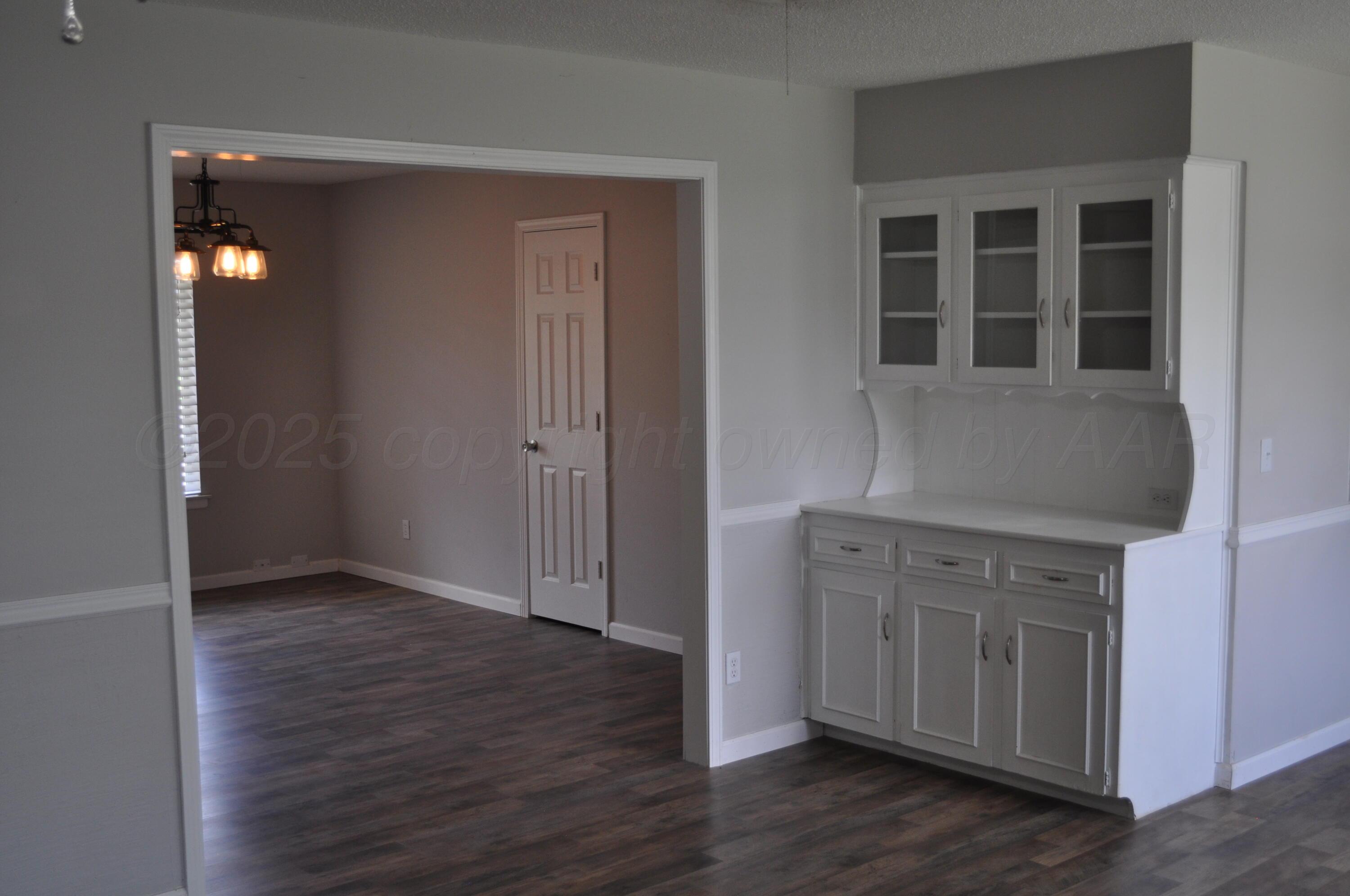 3411 Royal Road Amarillo, TX 79109 - Photo 5 of 26 Living room/Dinning room