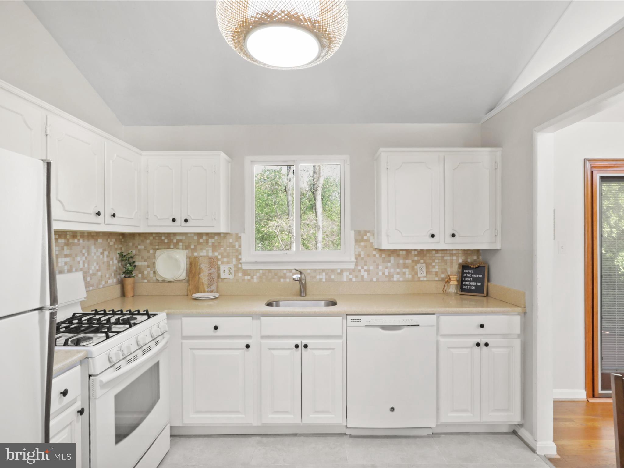 8456 Thames Street Springfield, VA 22151 - Photo 15 of 46 Eat-In Kitchen