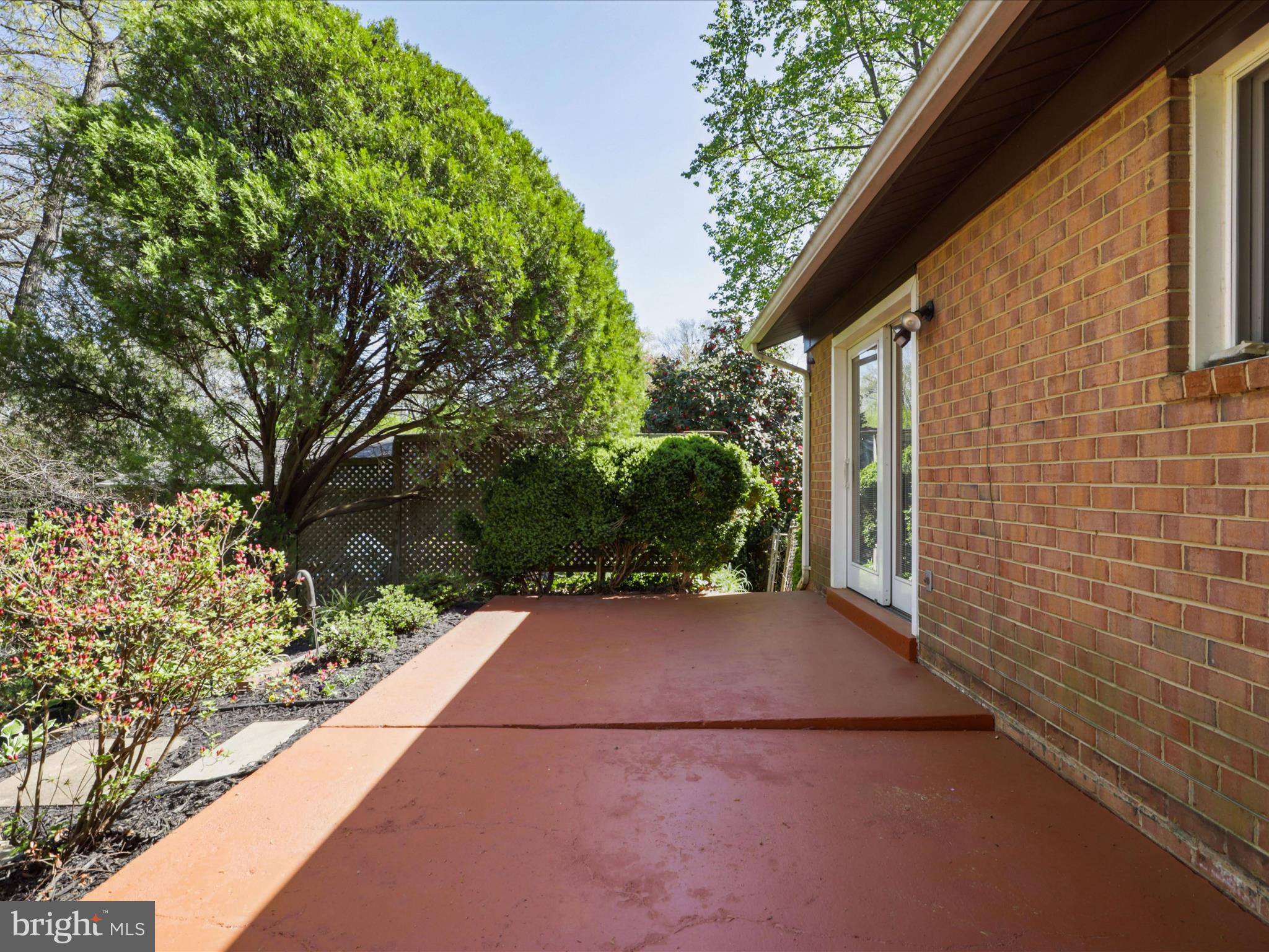 8456 Thames Street Springfield, VA 22151 - Photo 38 of 46 Rear Deck