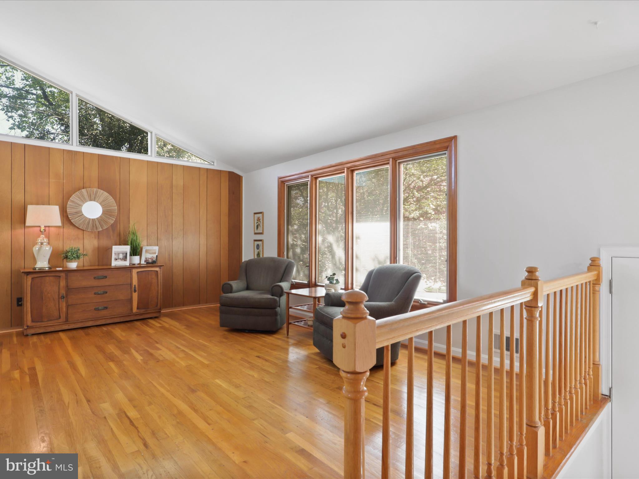 8456 Thames Street Springfield, VA 22151 - Photo 7 of 46 Living Room