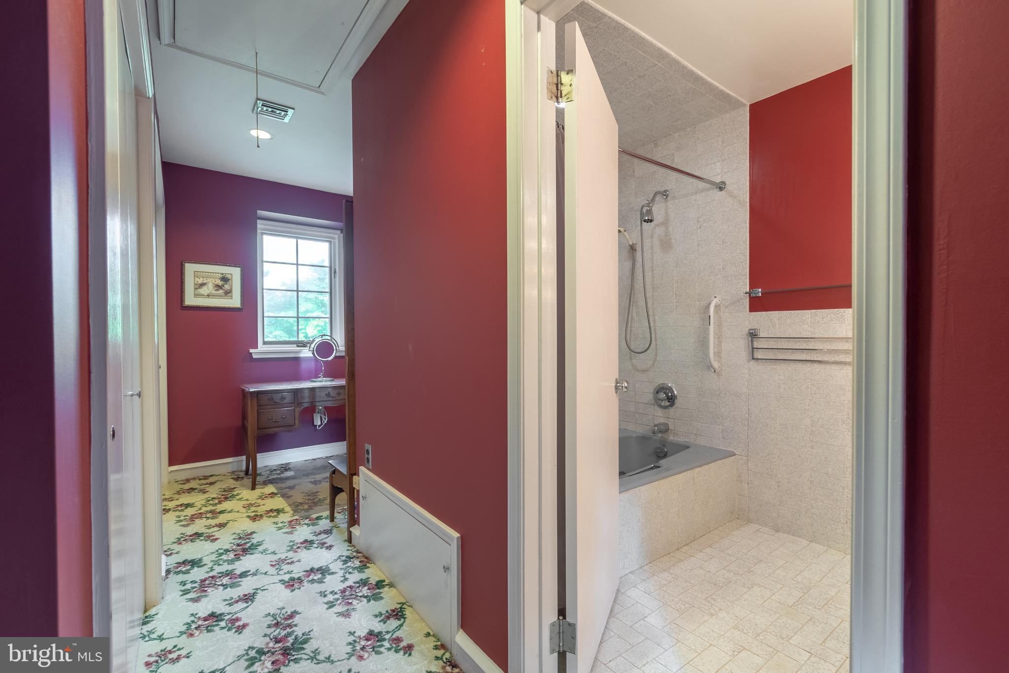 3360 Masons Mill Road Huntingdon Valley, PA 19006 - Photo 12 of 20 Master en suite