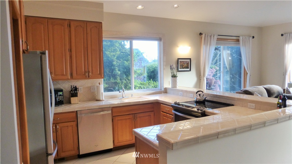 821 Edmonds Street Edmonds, WA 98020 - Photo 4 of 25
