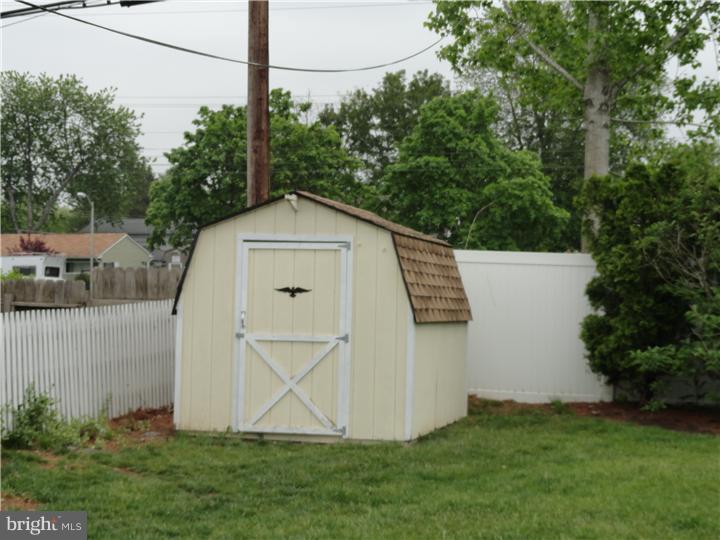 40 Dolphin Road Levittown, PA 19056 - Photo 11 of 12 Back Yard