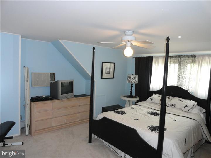 40 Dolphin Road Levittown, PA 19056 - Photo 10 of 12 Bedroom