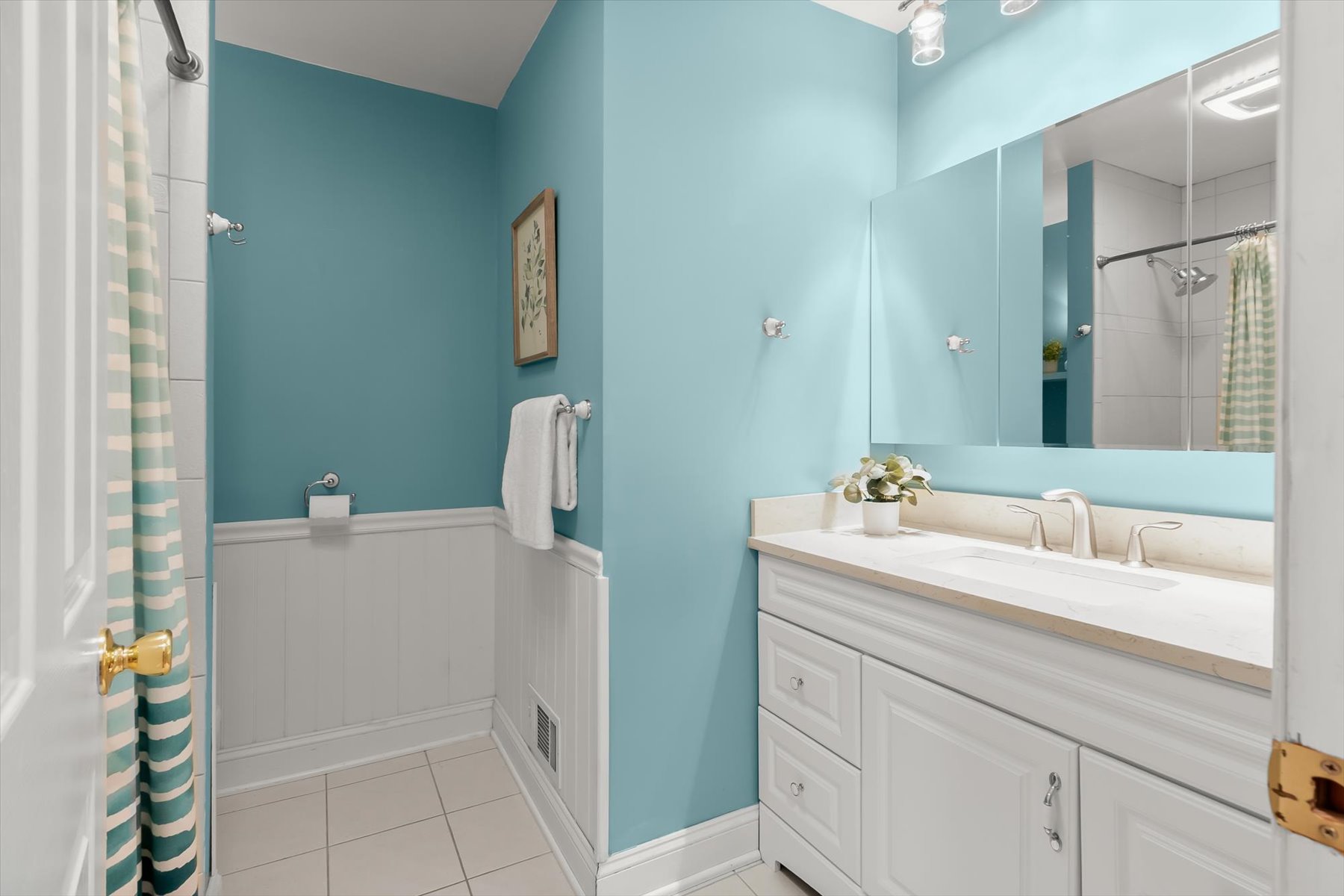 12405 Lime Kiln Road Fulton, MD 20759 - Photo 29 of 50 Hallway Full Bathroom
