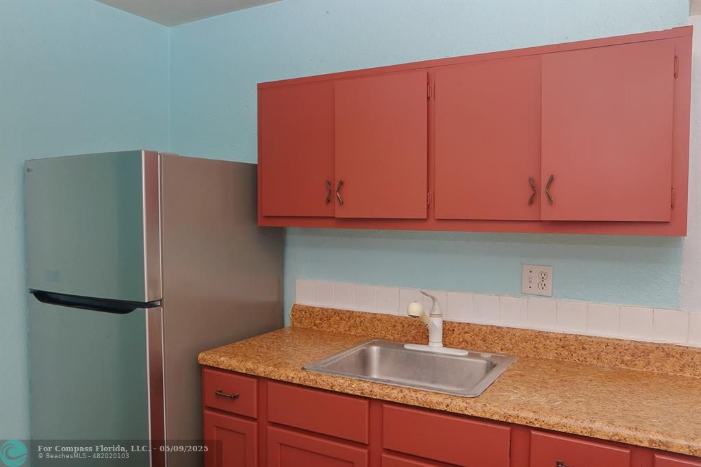 5881 Northeast 18th Avenue, Unit 2 Fort Lauderdale, FL 33334 - Photo 7 of 11