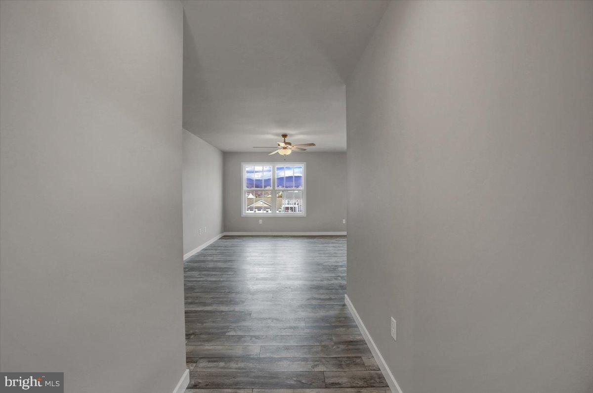 10059 Pendleton Avenue Waynesboro, PA 17268 - Photo 7 of 35 Spacious entryway with natural light.