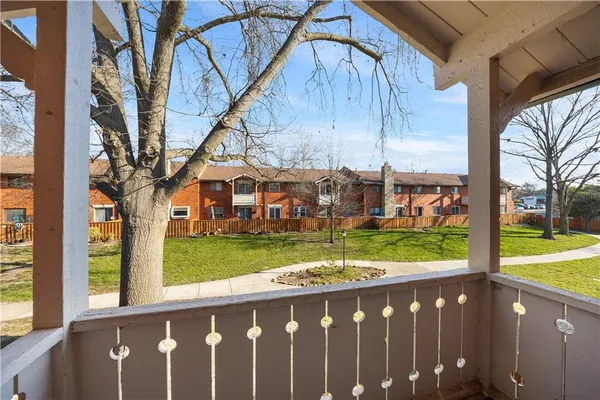 $259,900 | 9551 Outlook Drive, Overland Park, KS 66207