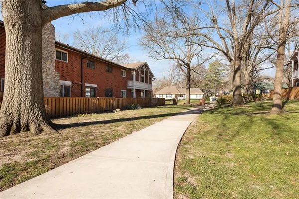 $259,900 | 9551 Outlook Drive, Overland Park, KS 66207