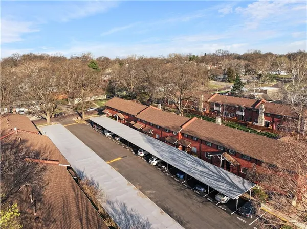 $259,900 | 9551 Outlook Drive, Overland Park, KS 66207