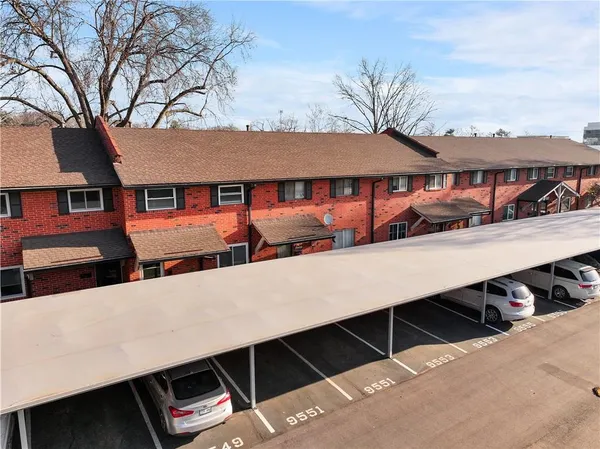 $259,900 | 9551 Outlook Drive, Overland Park, KS 66207