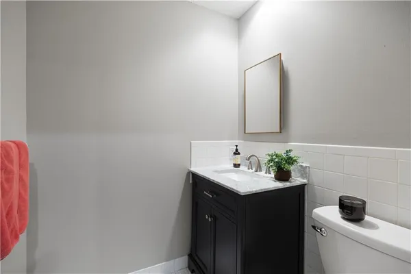 $259,900 | 9551 Outlook Drive, Overland Park, KS 66207