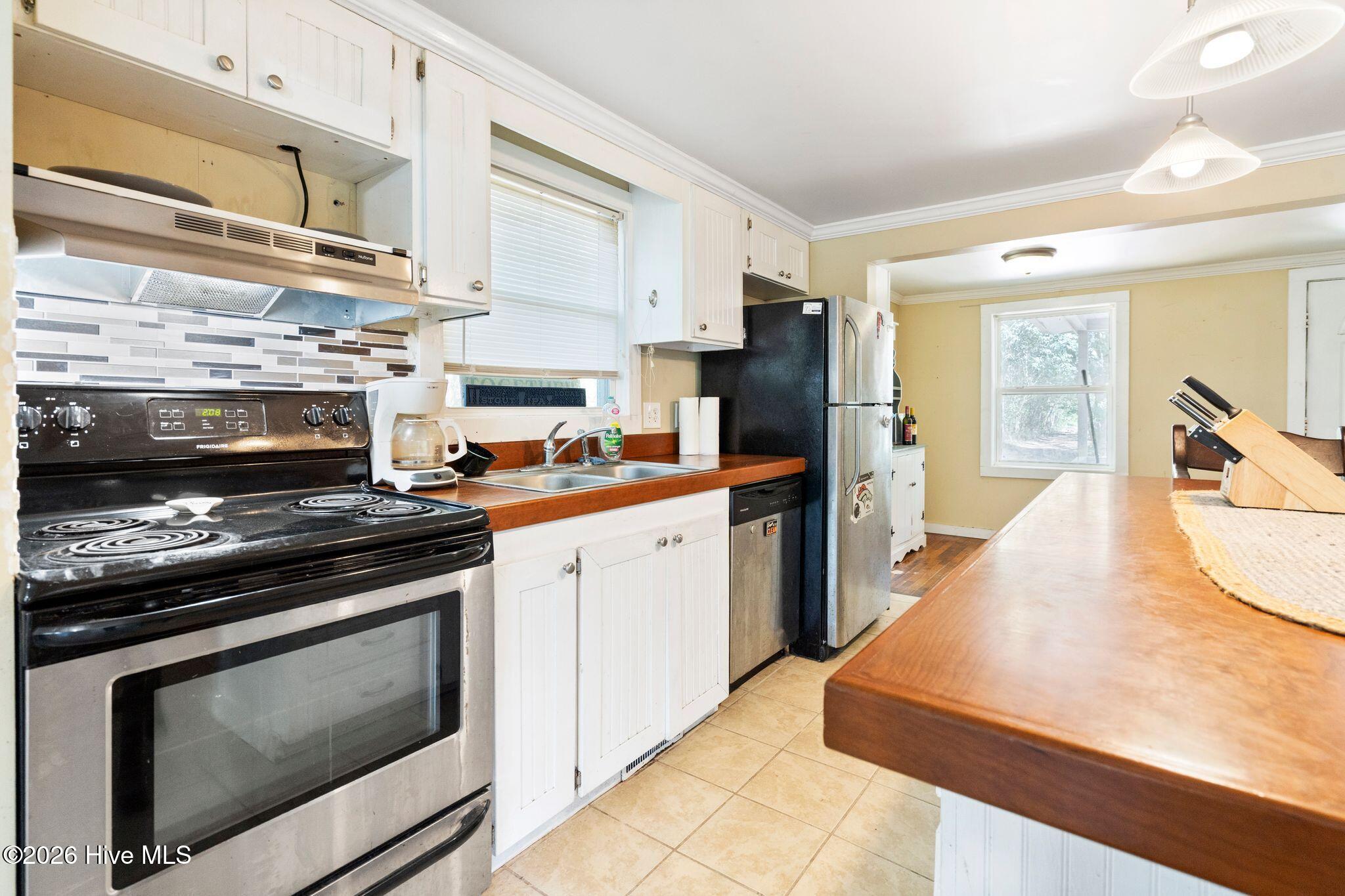 2715 Castle Hayne Road Wilmington, NC 28401 - Photo 9 of 35 Kitchen