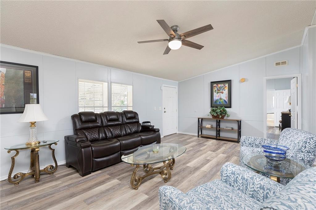 1034 Santa Maria Street Mercedes, TX 78570 - Photo 5 of 25 a living room with furniture