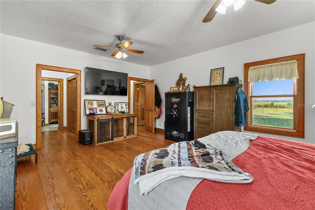 10807 Northwest Lily County Line Road Ona, FL 33865 - Photo 63 of 91 a bed room with a bed television and a flat screen tv