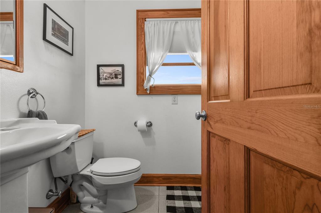 10807 Northwest Lily County Line Road Ona, FL 33865 - Photo 73 of 91 a bathroom with a toilet a sink and mirror