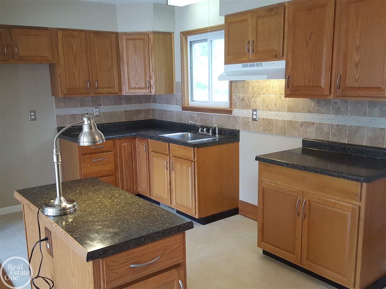 2396 Partridge Road Port Huron, MI 48060 - Photo 6 of 32