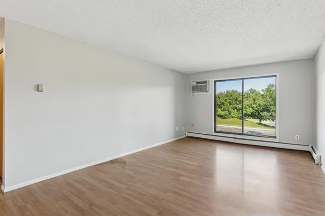 $95,000 | 401 East Burnsville Parkway, Unit 106, Burnsville, MN 55337