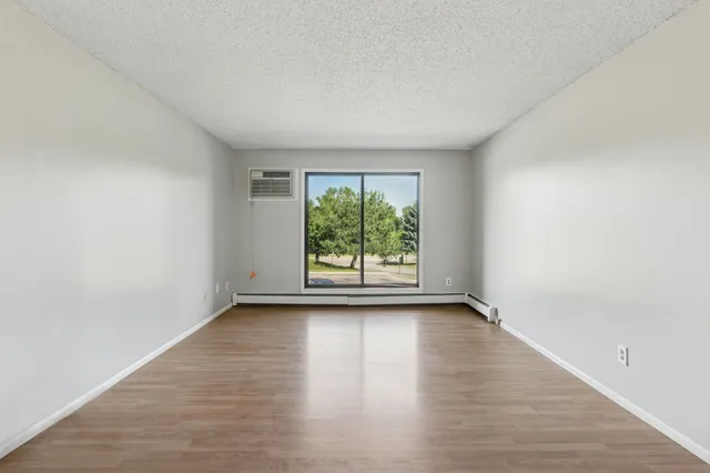 $95,000 | 401 East Burnsville Parkway, Unit 106, Burnsville, MN 55337