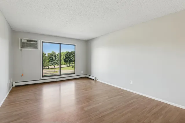 $95,000 | 401 East Burnsville Parkway, Unit 106, Burnsville, MN 55337