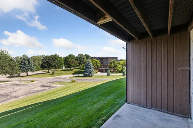 $95,000 | 401 East Burnsville Parkway, Unit 106, Burnsville, MN 55337