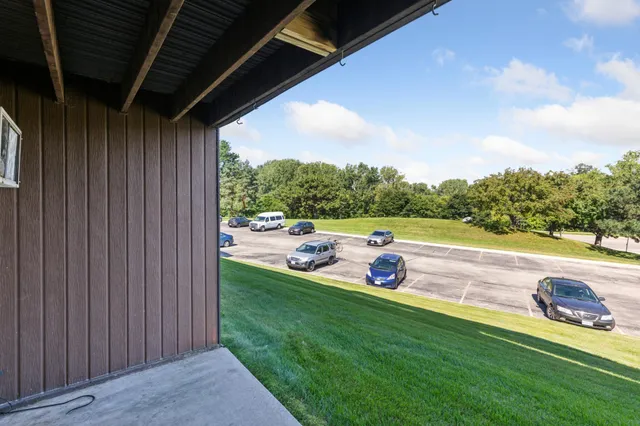 $95,000 | 401 East Burnsville Parkway, Unit 106, Burnsville, MN 55337