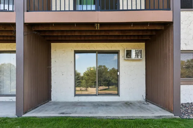 $95,000 | 401 East Burnsville Parkway, Unit 106, Burnsville, MN 55337