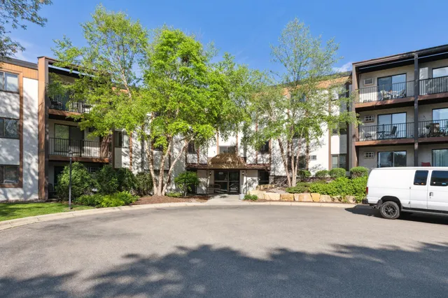 $95,000 | 401 East Burnsville Parkway, Unit 106, Burnsville, MN 55337