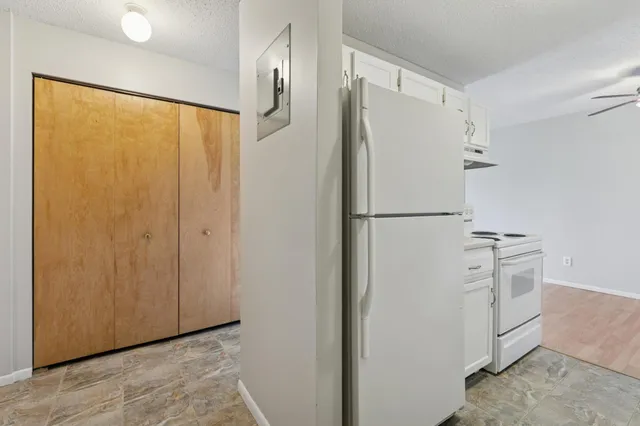 $95,000 | 401 East Burnsville Parkway, Unit 106, Burnsville, MN 55337