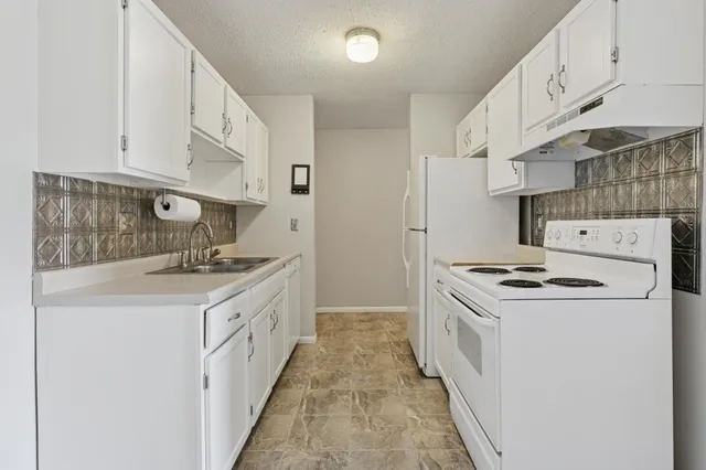 $95,000 | 401 East Burnsville Parkway, Unit 106, Burnsville, MN 55337