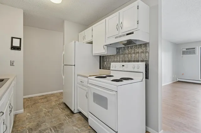 $95,000 | 401 East Burnsville Parkway, Unit 106, Burnsville, MN 55337