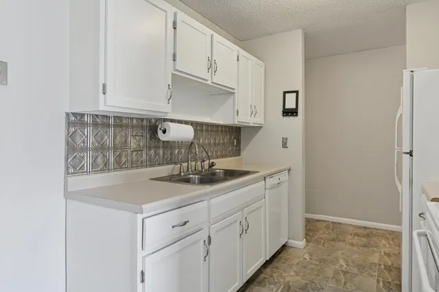 $95,000 | 401 East Burnsville Parkway, Unit 106, Burnsville, MN 55337