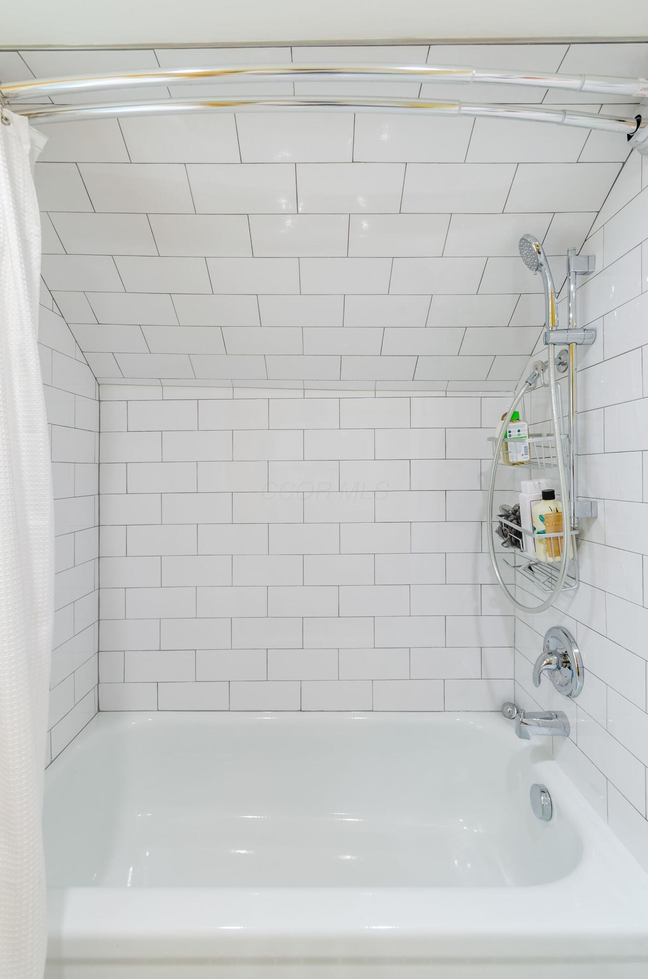 184 Fenway Road Columbus, OH 43214 - Photo 21 of 40 1st floor full bath