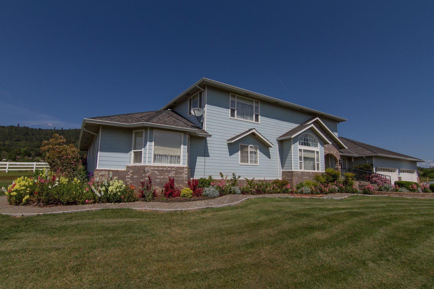 3685 Livingston Road Central Point, OR 97502 - Photo 1 of 34 Primary Photo
