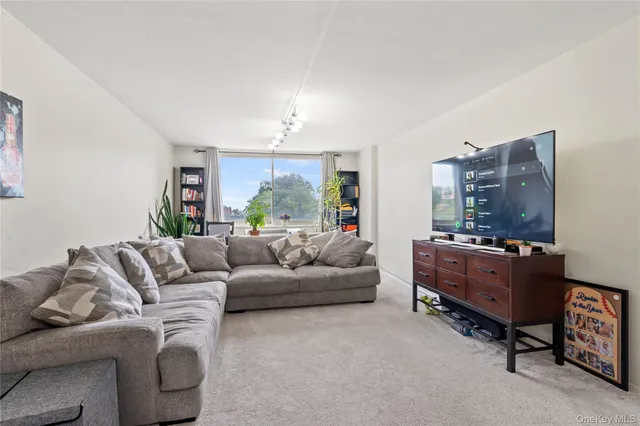 $290,000 | 118-18 Union Turnpike, Unit 5F | Kew Gardens