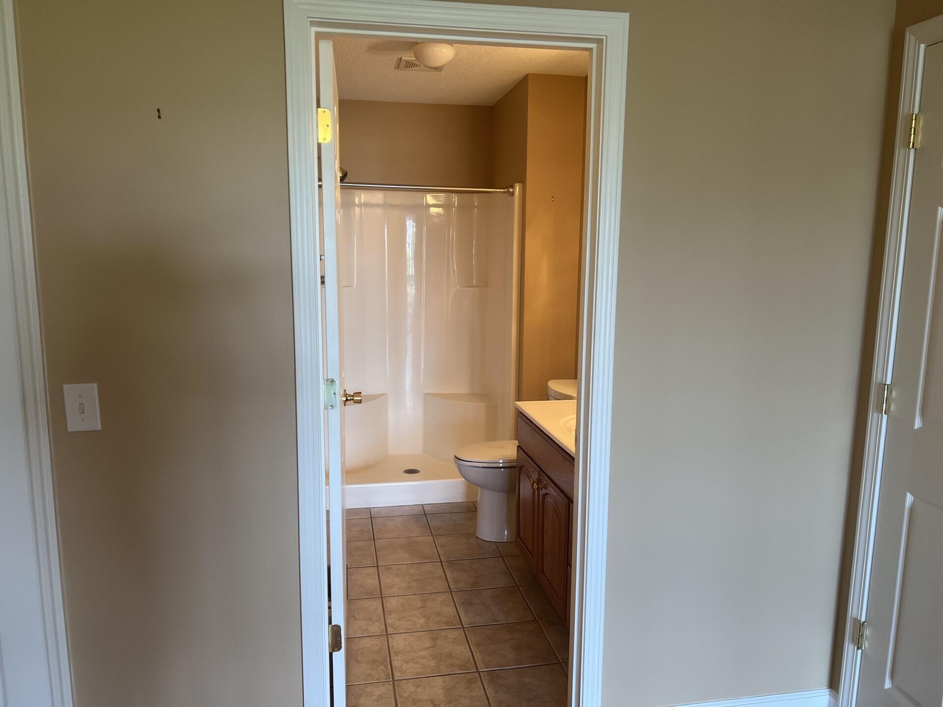159 Monarch Drive Bristol, VA 24201 - Photo 11 of 27 Monarch Primary BR Bath