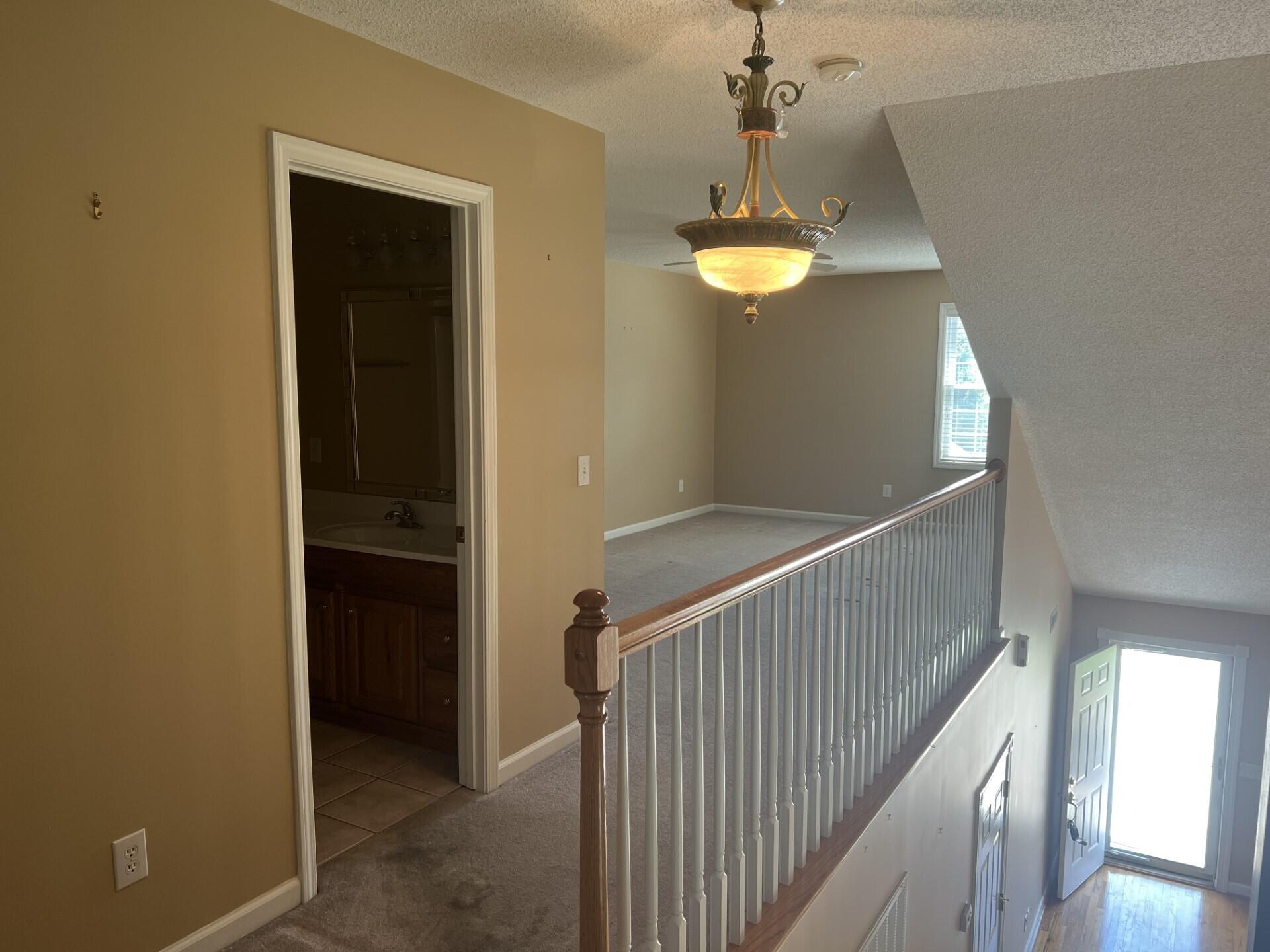 159 Monarch Drive Bristol, VA 24201 - Photo 19 of 27 Monarch Upstairs Hall