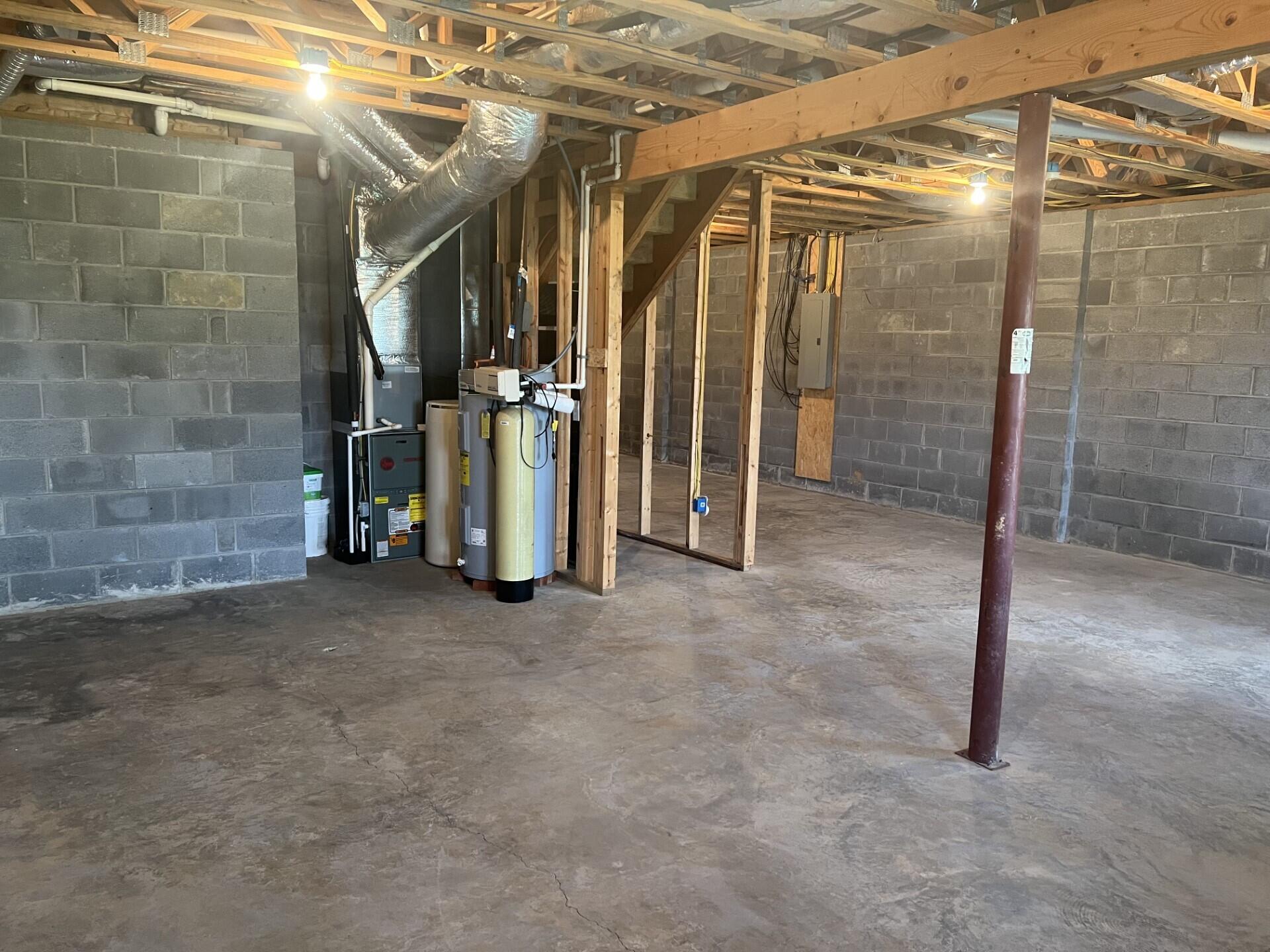 159 Monarch Drive Bristol, VA 24201 - Photo 26 of 27 Monarch Basement 3